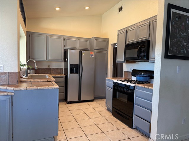 12997 San Lucas Drive, Victorville CA: https://media.crmls.org/medias/f7d19bf3-95b1-4f0b-9fb5-279c634f2b03.jpg
