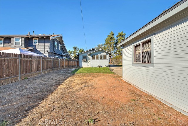 656 E Columbia, Pomona CA: https://media.crmls.org/medias/f7d21ceb-bc6c-4495-af7d-93c2452b589e.jpg