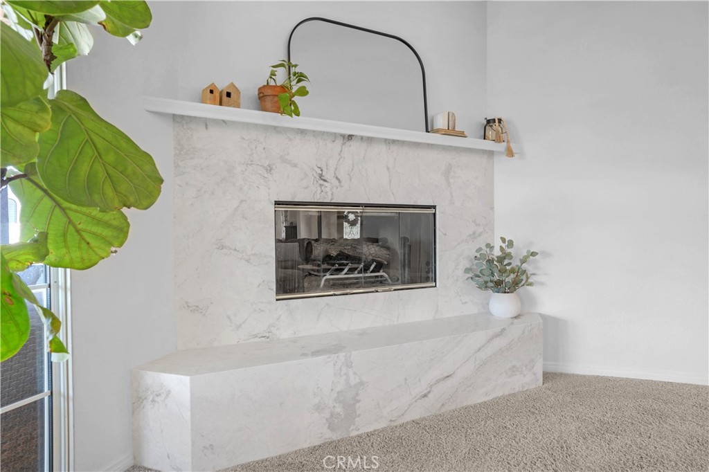 https://media.crmls.org/medias/f7d2b618-73d5-42d7-8e99-8259143ba234.jpg?preset=X-Large