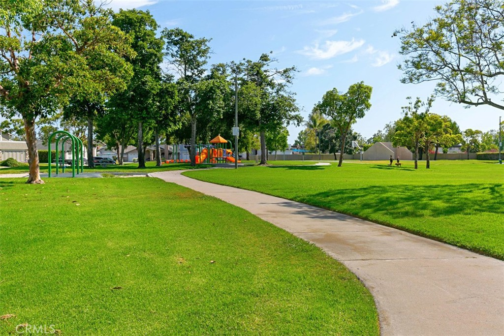 https://media.crmls.org/medias/f7d2de4f-f73f-483b-bff8-ea3e0d488dfa.jpg?preset=X-Large