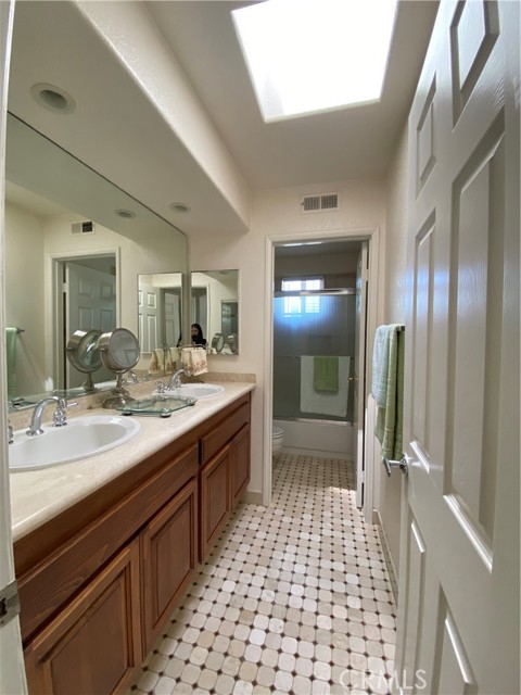 Detail Gallery Image 32 of 70 For 2164 Thyme Dr, Corona,  CA 92879 - 5 Beds | 2/1 Baths