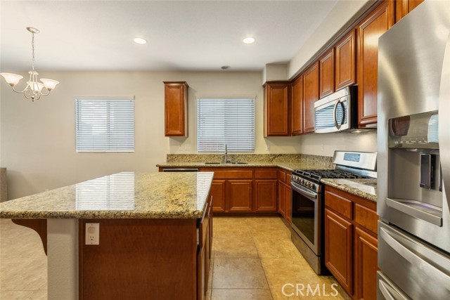 Detail Gallery Image 15 of 48 For 3408 Gemstone, Rosamond,  CA 93560 - 5 Beds | 3 Baths