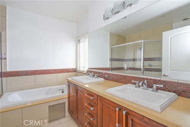 Detail Gallery Image 20 of 24 For 11848 Kiowa Ave #304,  Los Angeles,  CA 90049 - 3 Beds | 2 Baths