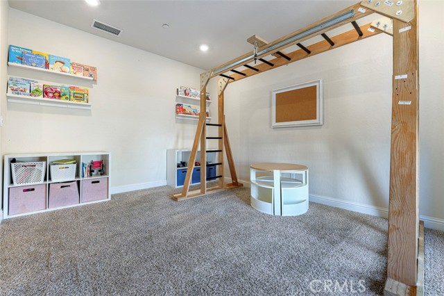 Detail Gallery Image 11 of 27 For 6883 E Robinson, Fresno,  CA 93727 - 4 Beds | 3 Baths