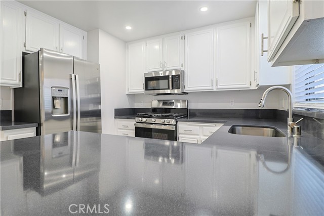 8338 Woodley Pl, North Hills CA: https://media.crmls.org/medias/f7d4d1bd-46c9-4b17-8568-4819535c7c6c.jpg