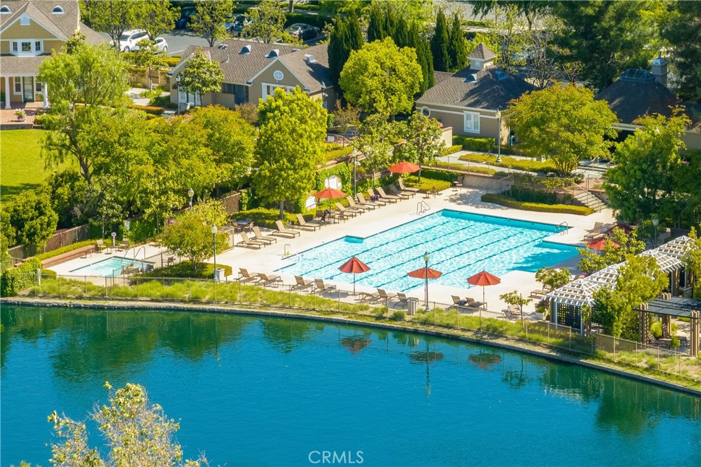 https://media.crmls.org/medias/f7d52b57-cf34-4939-9db4-dfbbe30e8ae3.jpg?preset=X-Large