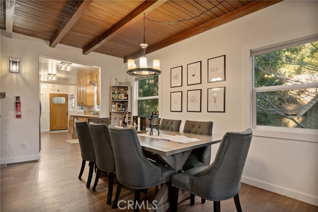 Detail Gallery Image 9 of 45 For 717 Crest Estates, Lake Arrowhead,  CA 92352 - 3 Beds | 3 Baths