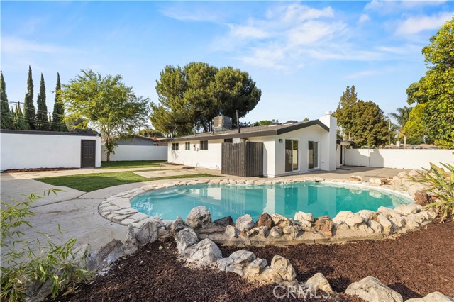 10839 Danube Avenue, Granada Hills CA: https://media.crmls.org/medias/f7d61c1d-9429-4a91-99f9-001516981795.jpg