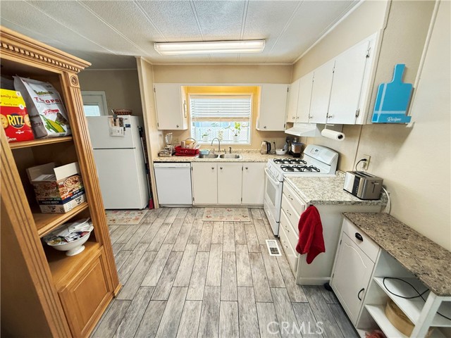 Detail Gallery Image 9 of 21 For 2205 Acacia #62,  Hemet,  CA 92543 - 2 Beds | 2 Baths