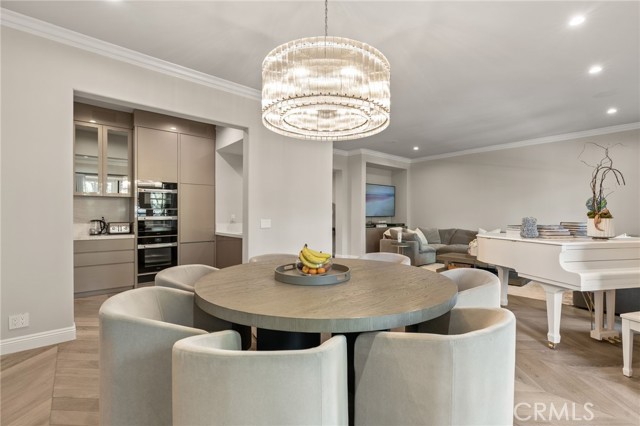 Detail Gallery Image 8 of 38 For 11500 San Vicente Bld #202,  Los Angeles,  CA 90049 - 3 Beds | 3/1 Baths