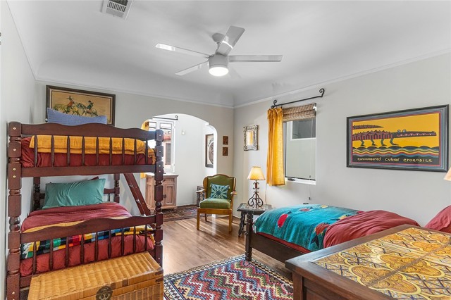 69 Santa Ana Avenue, Long Beach CA: https://media.crmls.org/medias/f7d700f3-6b85-4ed4-92d9-37b7a5f37c42.jpg