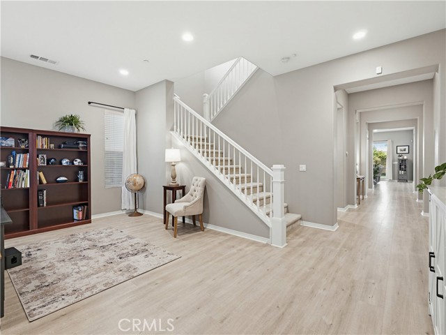 Detail Gallery Image 2 of 46 For 20818 Red Sky Ct, Saugus,  CA 91350 - 4 Beds | 4 Baths