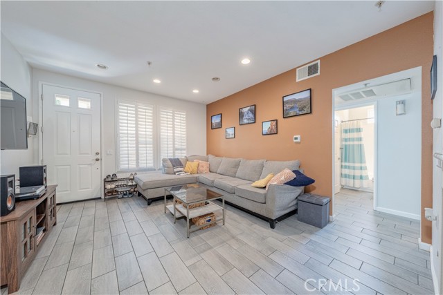 Detail Gallery Image 6 of 32 For 368 Gullotti Pl, Placentia,  CA 92870 - 2 Beds | 2 Baths