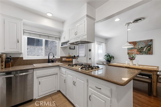 Detail Gallery Image 12 of 27 For 14238 Dickens St #3,  Sherman Oaks,  CA 91423 - 2 Beds | 2 Baths