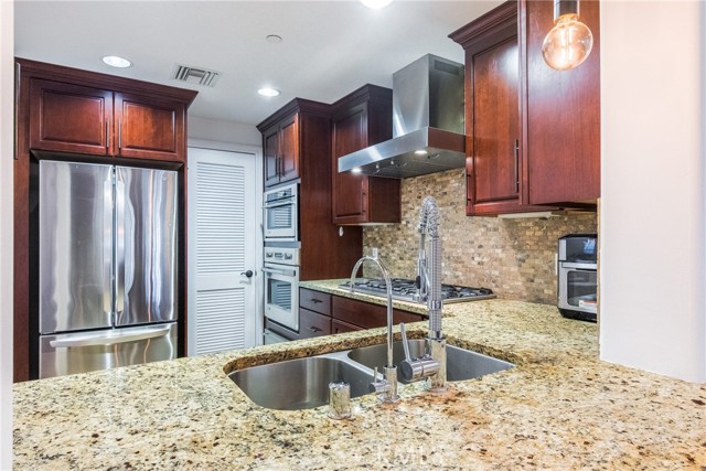 Detail Gallery Image 12 of 26 For 432 S Willaman Dr #104,  Los Angeles,  CA 90048 - 2 Beds | 2 Baths