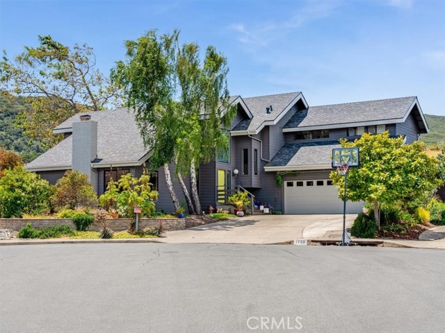 1750 La Luna Court, San Luis Obispo CA: https://media.crmls.org/medias/f7d95ce2-333d-489a-be97-6476ed028810.jpg
