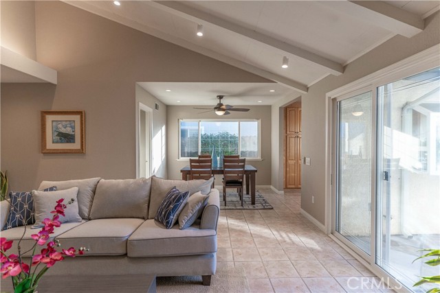 Detail Gallery Image 8 of 26 For 17341 Gibson Cir, Huntington Beach,  CA 92647 - 4 Beds | 3 Baths