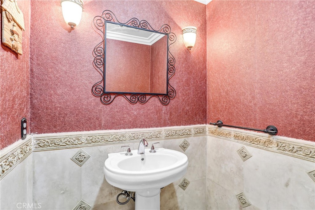 https://media.crmls.org/medias/f7da2106-427c-488a-a465-9525b3fbb900.jpg?preset=X-Large