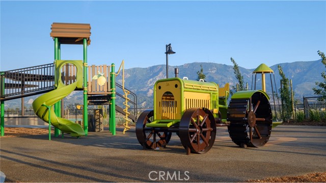508 Checkerbloom Lane, Santa Paula CA: https://media.crmls.org/medias/f7dabac5-1410-4a2a-a096-69418b5e6554.jpg