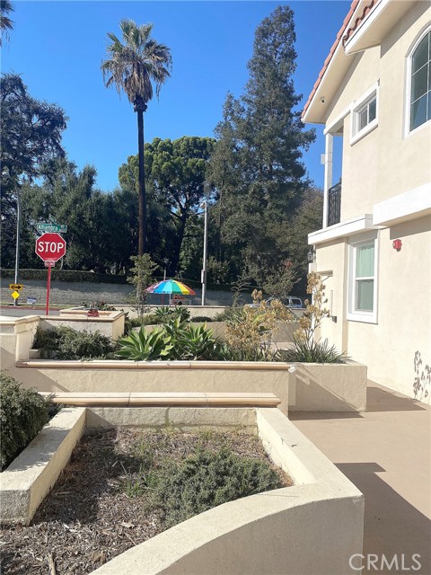 Detail Gallery Image 3 of 17 For 300 E Alhambra Rd #E,  Alhambra,  CA 91801 - 2 Beds | 3 Baths