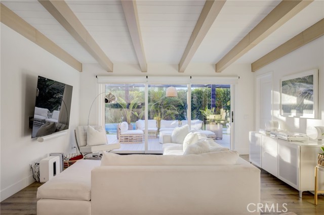Detail Gallery Image 27 of 66 For 8161 Encino Ave, Northridge,  CA 91325 - 4 Beds | 3 Baths
