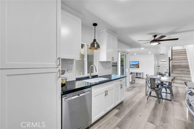 14142 Via Posada, Tustin CA: https://media.crmls.org/medias/f7dc14b8-68fb-4097-934b-f6d18b0a9da8.jpg