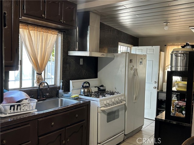 Detail Gallery Image 7 of 19 For 2011 E Elizabeth, Compton,  CA 90221 - 2 Beds | 1 Baths