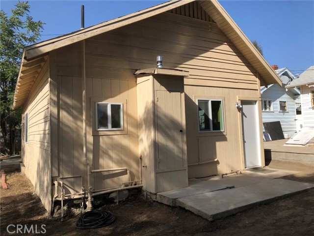 411 N Main, Lake Elsinore CA: https://media.crmls.org/medias/f7dee9eb-7c0a-432a-8b25-c6629a7c3182.jpg
