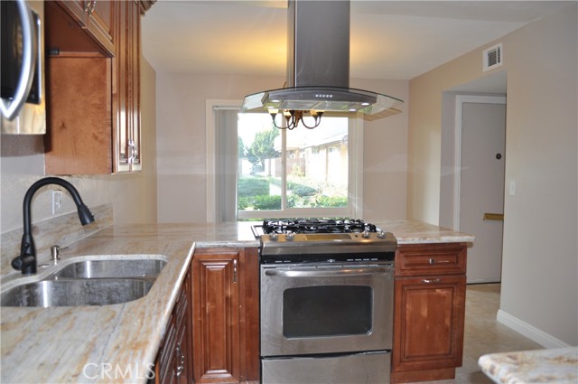 12700 Newport Avenue, Tustin CA: https://media.crmls.org/medias/f7df4692-9e05-4e65-ae69-df425c35c979.jpg
