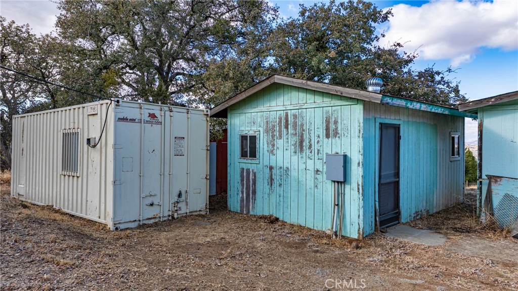 https://media.crmls.org/medias/f7df57bf-e4af-4202-a136-fd9af565363b.jpg?preset=X-Large