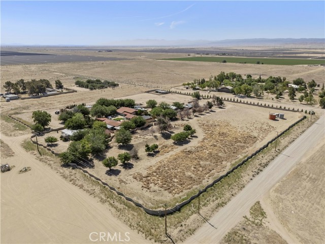15374 Gaskell Road, Rosamond CA: https://media.crmls.org/medias/f7dfc38f-558c-48d3-9dd8-95c98b455a7f.jpg