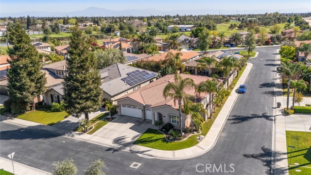 Detail Gallery Image 5 of 53 For 9313 via Parma, Bakersfield,  CA 93312 - 4 Beds | 3 Baths
