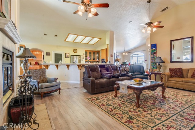 Detail Gallery Image 11 of 55 For 23465 Cherokee Rd, Apple Valley,  CA 92307 - 5 Beds | 3/1 Baths