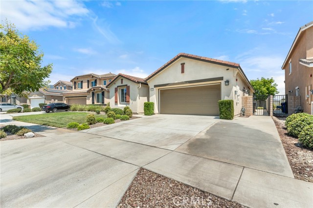 4011 Blackberry Drive, San Bernardino CA: https://media.crmls.org/medias/f7e1b231-0720-4399-bcaf-af519ede9e2b.jpg