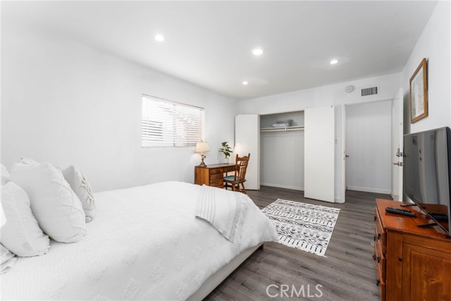 Detail Gallery Image 27 of 60 For 14027 Wyandotte St, Van Nuys,  CA 91405 - 4 Beds | 4 Baths