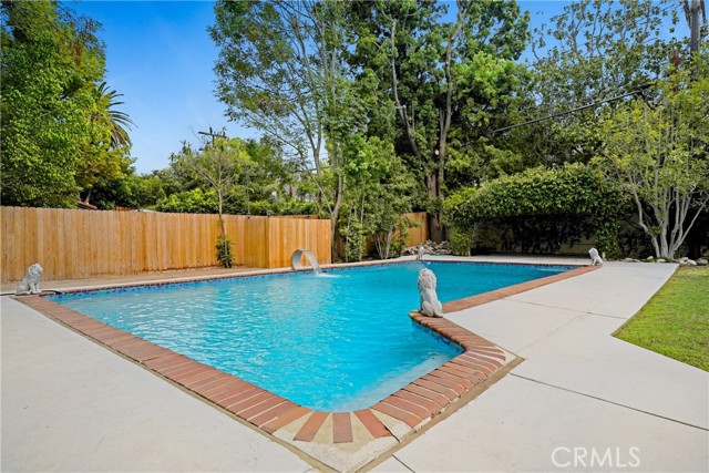 816 S Longwood, Los Angeles CA: https://media.crmls.org/medias/f7e2a674-678b-429b-bd35-ffe24bcbf3f7.jpg