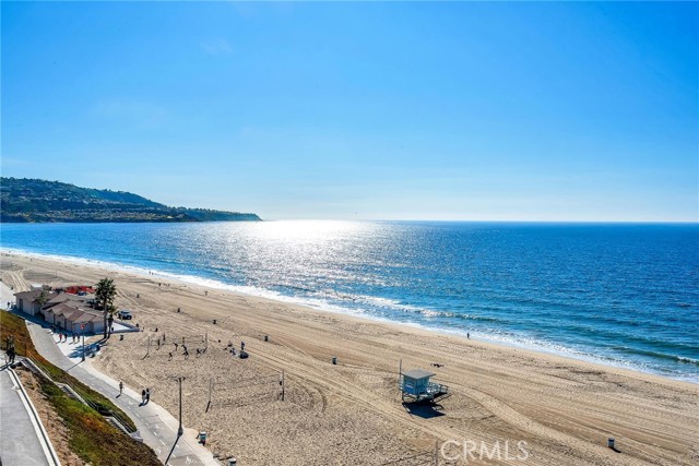 727 Esplanade, Redondo Beach, California 90277, 2 Bedrooms Bedrooms, ,Residential,For Sale,Esplanade,PV25024272