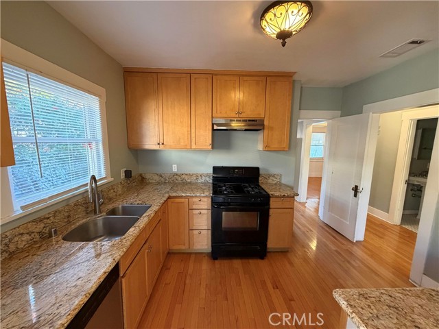 Detail Gallery Image 5 of 17 For 3117 Lincoln, Altadena,  CA 91001 - 4 Beds | 2 Baths