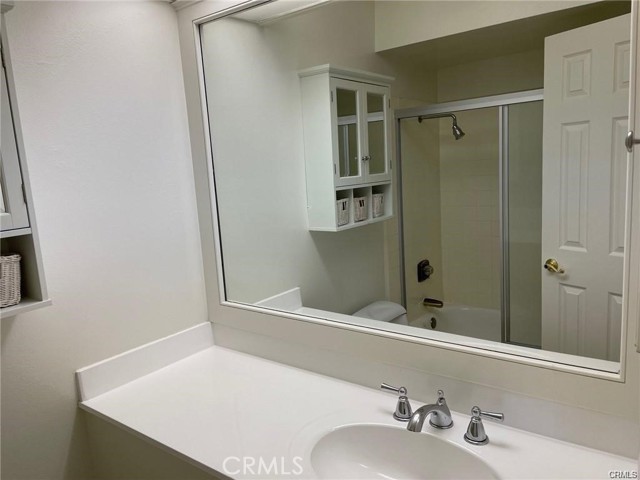 Detail Gallery Image 14 of 20 For 10001 Topanga Canyon Blvd #17,  Chatsworth,  CA 91311 - 3 Beds | 2/1 Baths