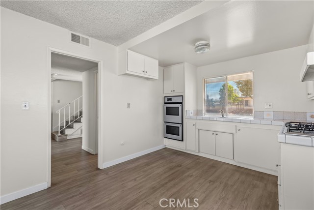 Detail Gallery Image 9 of 22 For 2117 Electra Ave, Simi Valley,  CA 93065 - 5 Beds | 2/1 Baths