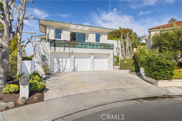 2 Inverness Lane, Newport Beach CA: https://media.crmls.org/medias/f7e5299e-7872-4402-b12e-d2a23be99ee6.jpg