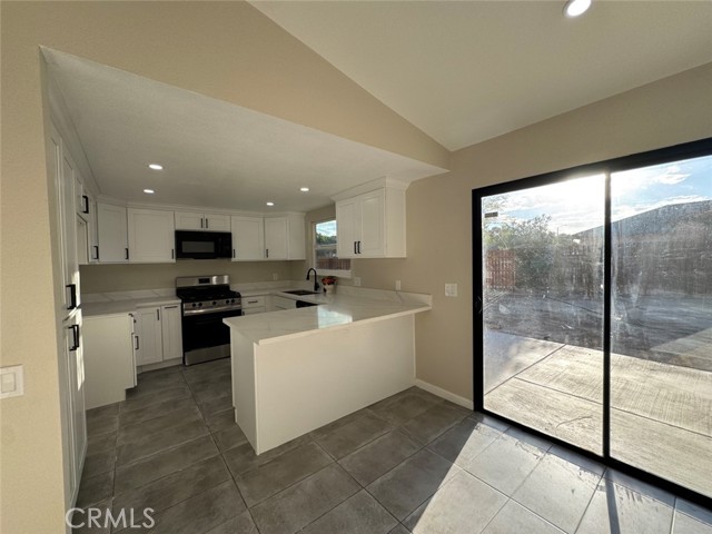 15012 Chuparosa, Victorville CA: https://media.crmls.org/medias/f7e52ad9-bdf3-4317-a155-13d30b4d4fc1.jpg