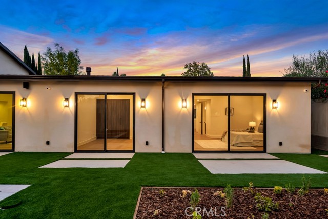 Detail Gallery Image 11 of 46 For 4801 Abbeyville Ave, Woodland Hills,  CA 91364 - 5 Beds | 5/2 Baths