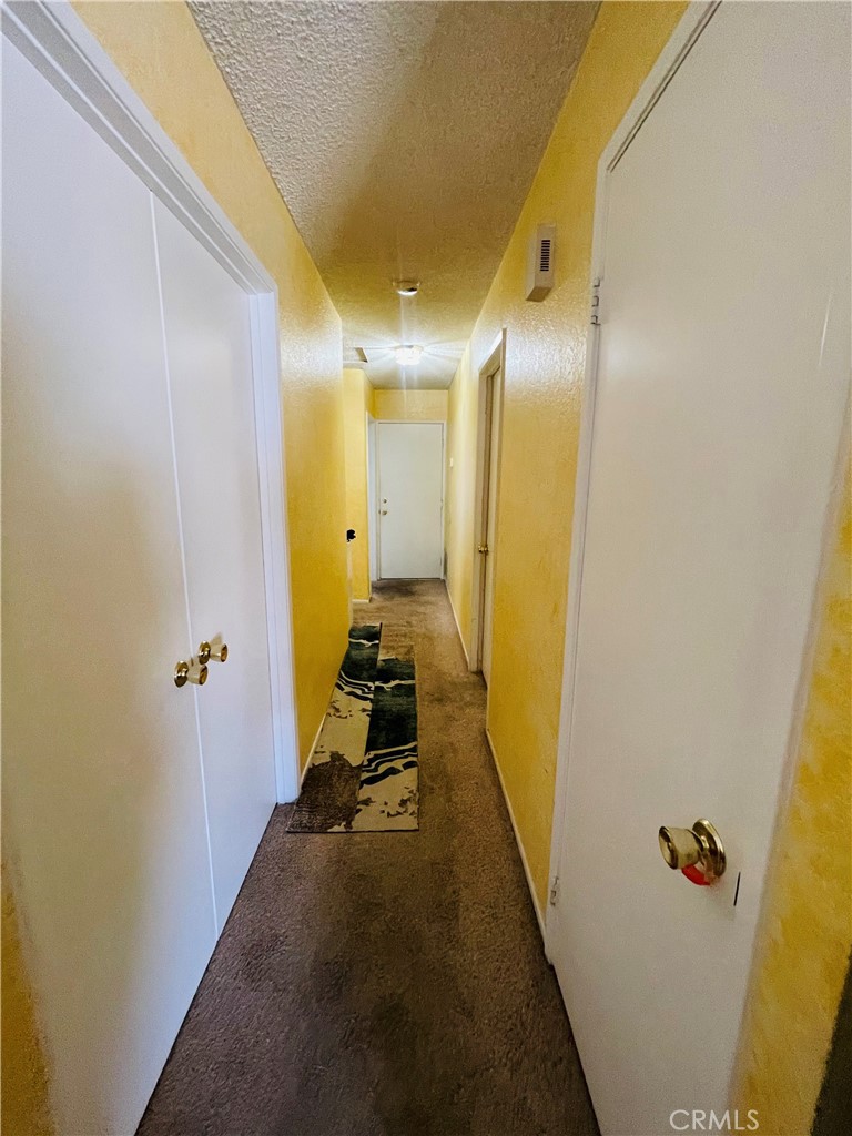 https://media.crmls.org/medias/f7e5cf30-d5eb-4acb-bf06-101ac77ff8ce.jpg?preset=X-Large
