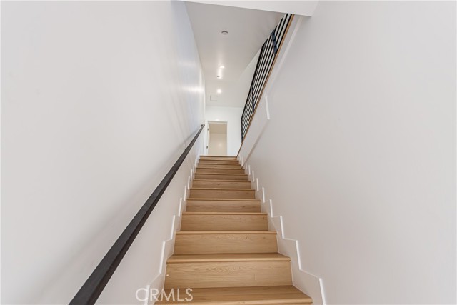 Detail Gallery Image 11 of 26 For 5209 W 20th St #2,  Los Angeles,  CA 90016 - 3 Beds | 3/1 Baths