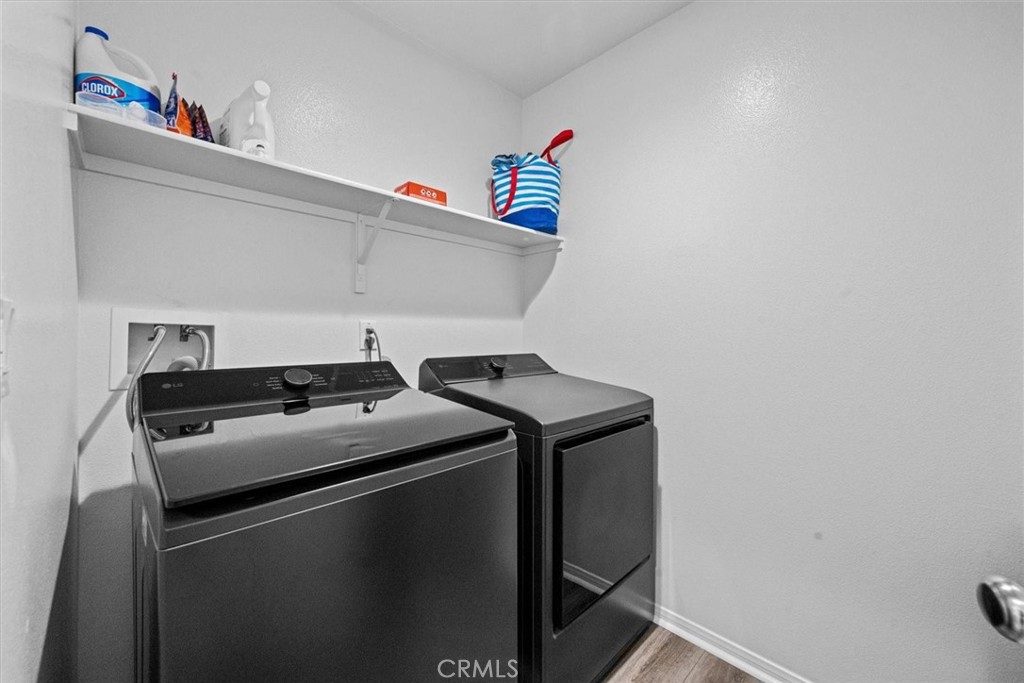 https://media.crmls.org/medias/f7e7f94c-dd52-4604-8e14-28dc28446310.jpg?preset=X-Large