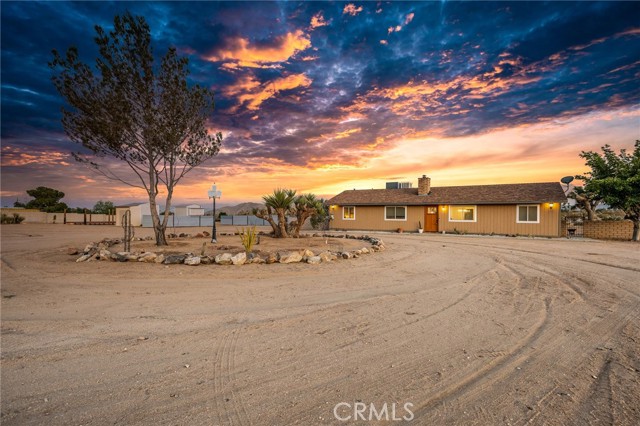 Detail Gallery Image 2 of 70 For 59377 Belfair Dr, Yucca Valley,  CA 92284 - 3 Beds | 4 Baths