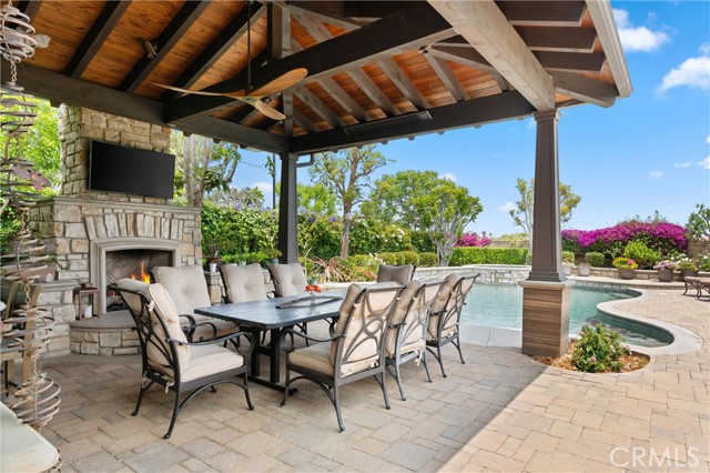 18912 Rockinghorse Lane, Huntington Beach CA: https://media.crmls.org/medias/f7e93df2-93d6-4eef-b88a-e5221c694e15.jpg