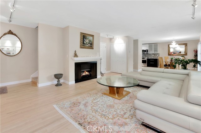 933 17th Street, 14 photo 2