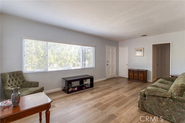 Detail Gallery Image 3 of 28 For 2107 Cyril Ave, Los Angeles,  CA 90032 - 3 Beds | 1 Baths